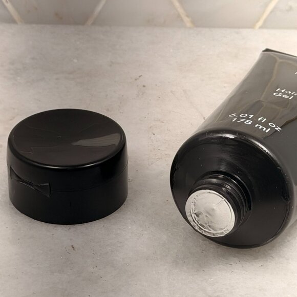 REVERIE - Hymn Hair Gel | Flake-Free, Sulfate-Free, Silicone-Free, Cruelty-Free - Picture 2 of 7